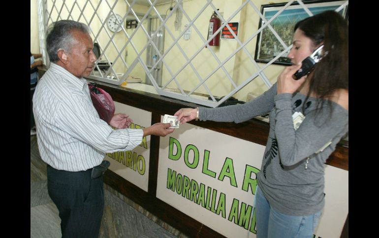 El dolar se ubica en 14.90 pesos a la venta y 14.05 pesos a la compra. EL INFORMADOR / ARCHIVO