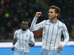 El volante argentino Lucas Biglia anotó de penalti el gol del triunfo romano en San Siro. AP /  L. Bruno