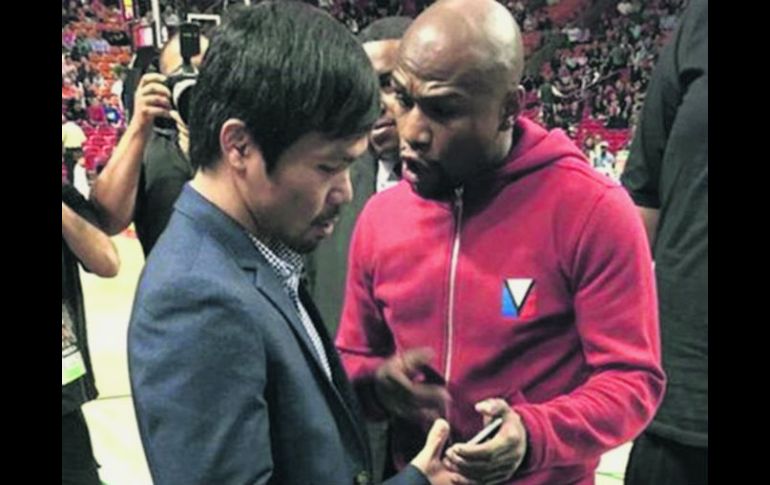 Se conoce la afición de Pacquiao (izq.) por el basquetbol. Mayweather ha asistido a varios juegos de Miami. ESPECIAL /