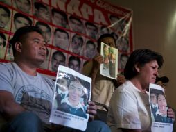 No podemos dejar que el caso se cierre y que se diga 'ahí están sus muertos', dice el representante de los padres de normalistas. AFP / R. Schemidt