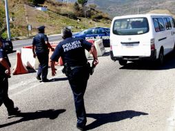 Los normalistas denunciaron que los policías federales les echaron gases lacrimógenos. SUN / J. Ríos