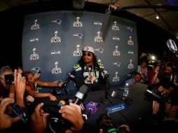 Marshawn Lynch volvió a estar rodeado de representantes de medios de comunicación, pero su actitud fue la misma del 'Media Day'. AFP / C. Petersen