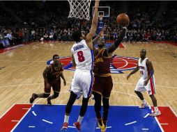 El base Kyrie Irving (3d) anota 55 puntos, los mejores números de su vida y los mejores de la temporada. AP / P. Sancya