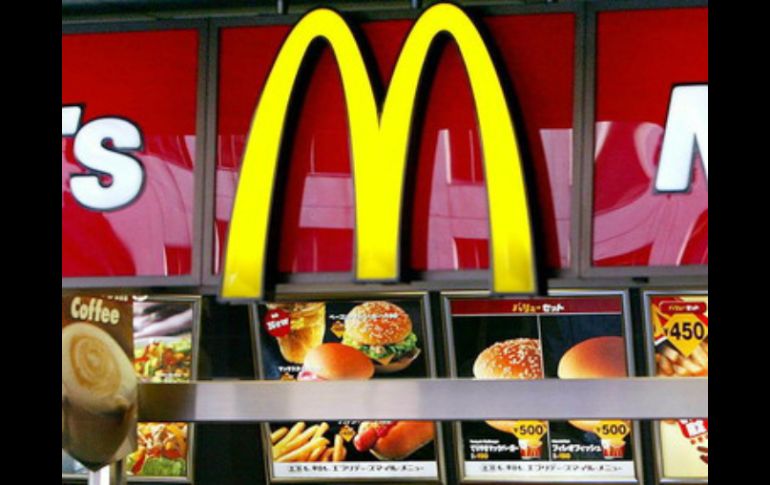 McDonald's no ha registrado un crecimiento de ventas en EU, su mayor mercado, desde octubre de 2013. AFP / ARCHIVO