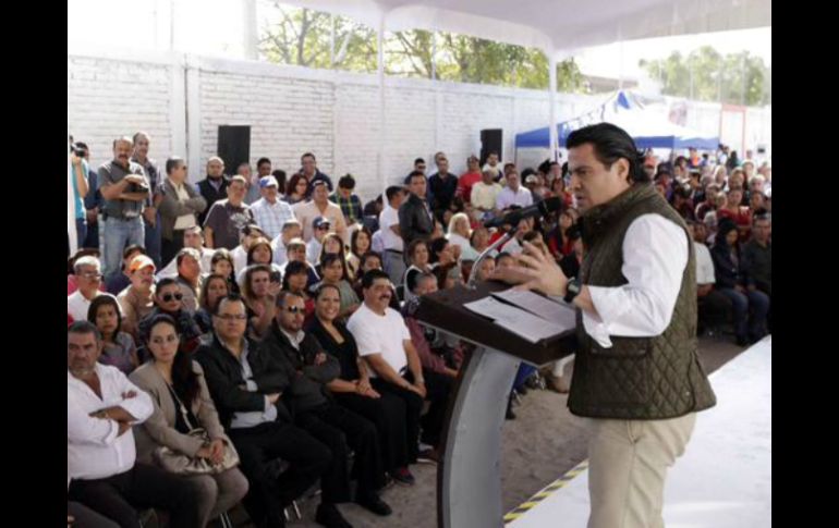 En un evento en la colonia Jalisco, Aristóteles dice siguen trabajando para prevenir accidentes ocasionados por el transporte. TWITTER / @AristotelesSD