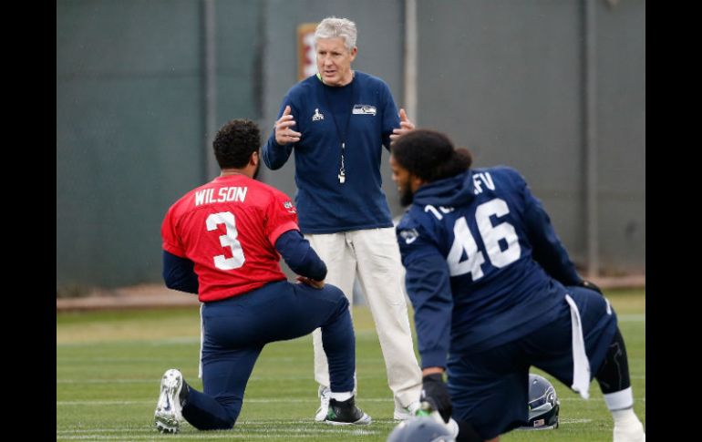 Pete Carroll dirigió el pasado miércoles su primer entrenamiento con los Halcones Marinos de cara al Super Bowl XLIX. AFP / C. Petersen