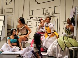 Escena de “12 Princesas en pugna”, que se presentó en el teatro Julio Prieto en 2013. EL INFORMADOR / ARCHIVO