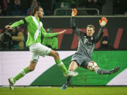 El delantero del Wolfsburgo, Bas Dost, anotó dos goles en la Volkswagen Arena. AFP / O. Andersen