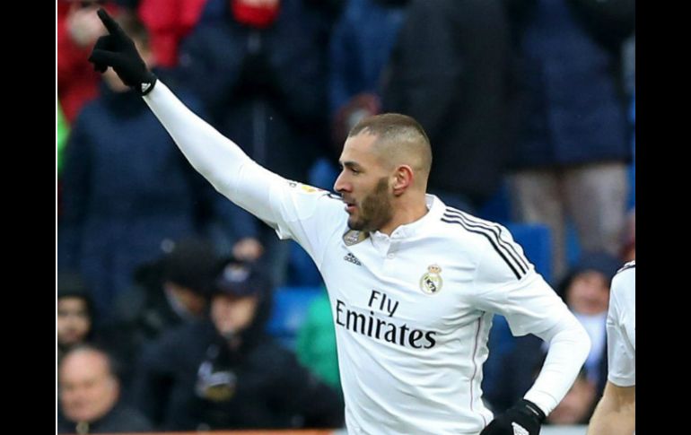 El 'Chicharito' entra en sustitución de Karim Benzema (foto), quien se adjudicó un doblete para los blancos. EFE / A. Martín