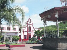 Kiosco y jardín del centro de Jocotepec, un lugar apacible para vacacionar. EL INFORMADOR /