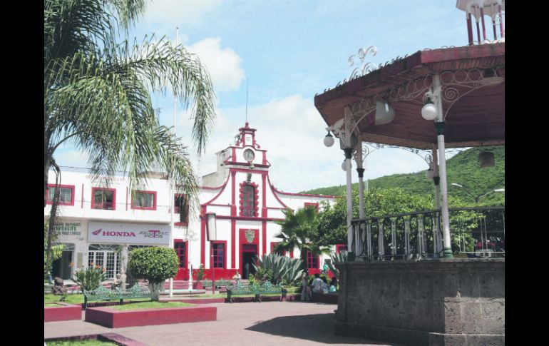 Kiosco y jardín del centro de Jocotepec, un lugar apacible para vacacionar. EL INFORMADOR /