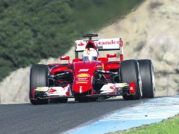 El piloto alemán de Ferrari, Sebastian Vettel, durante los entrenamientos de pretemporada del Mundial de Fórmula Uno. EFE /