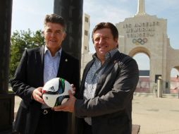 Junto al director de Selecciones Nacionales Héctor González Inárritu, Herrera recordó que México tiene futbolistas de talla mundial. NTX / O. Vega