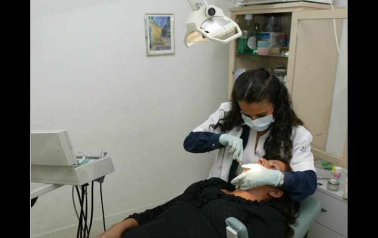 Como atención dental, las consultas se otorgaron por extracciones dentarias, obturaciones de amalgama, de resina, entre otras. EL INFORMADOR / ARCHIVO