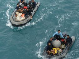 Servicios de emergencia socorren a los pasajeros. EFE / ARCHIVO