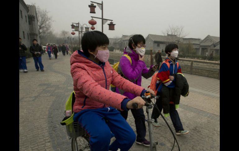 La tasa de mortalidad derivada de la contaminación es menor en Beijing, que en 21 de las 31 urbes estudiadas. AP / ARCHIVO