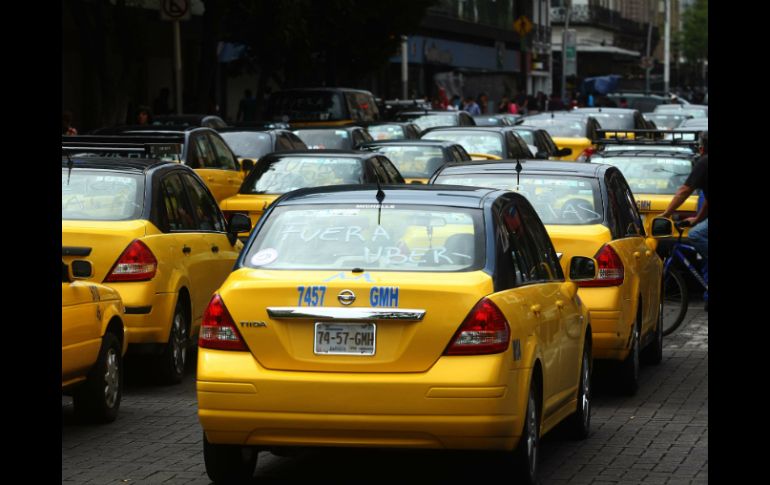 Desde la entrada de servicios como Uber en julio de 2014, los taxistas de Jalisco han manifestado su inconformidad. EL INFORMADOR / ARCHIVO