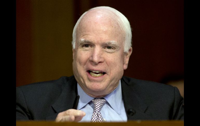 El senador republicano por Arizona, John McCain sostiene que el cierre ha tenido un impacto sobre los propietarios. AP / ARCHIVO