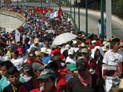 En la protesta se exigió el regreso con vida de los normalistas, así como el pago de salarios al magisterio. SUN / J. Ríos