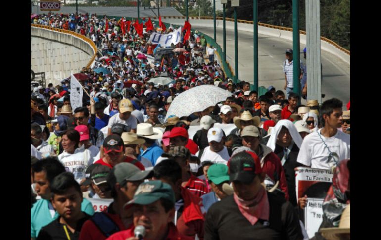 En la protesta se exigió el regreso con vida de los normalistas, así como el pago de salarios al magisterio. SUN / J. Ríos