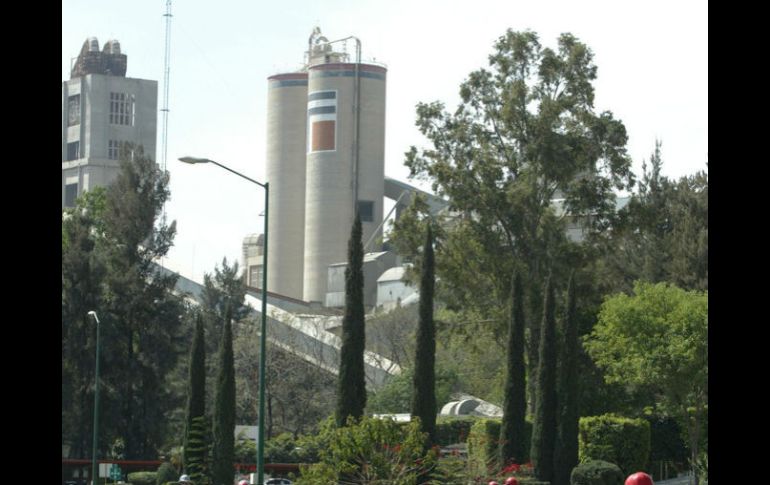 Cemex anuncia un plan de inversión por 800 millones de dólares en 2015. EL INFORMADOR / ARCHIVO