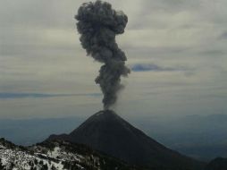 La exhalación de mayor altitud fue a las 12:57, pues la columna alcanzó dos mil 500 metros. TWITTER / @PCJalisco