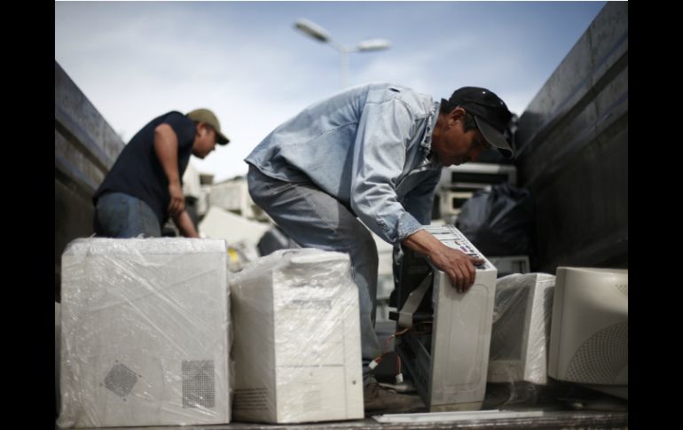 La empresa recolectora no cobra, sólo pide los componentes que aún sirvan, el resto del material lo reciclará. EL INFORMADOR / A. Hernández