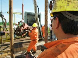 La caída en los precios del petróleo golpeará la actividad productiva del país. AP / ARCHIVO