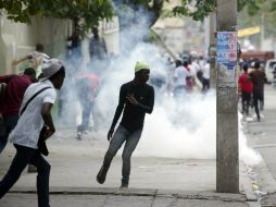 Los manifestantes rechazan el gobierno de Michel Martelly, ya que las elecciones se siguen demorando. AFP / H. Retamal