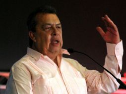 El gobernador estaba obligado a destituir a los mandos reprobados, pero éste argumentó que los exámenes eran poco confiables. NTX / ARCHIVO