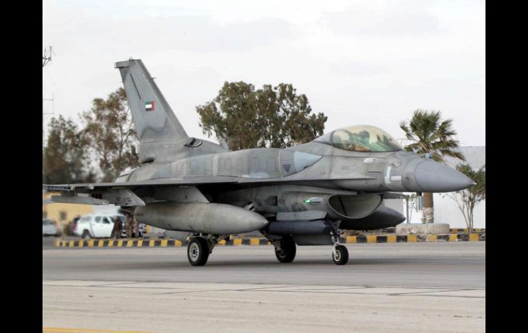 Un escuadrón de aviones de combate F-16 de Emiratos Árabes Unidos llega a Jordania para apoyar al reino. EFE / Especial