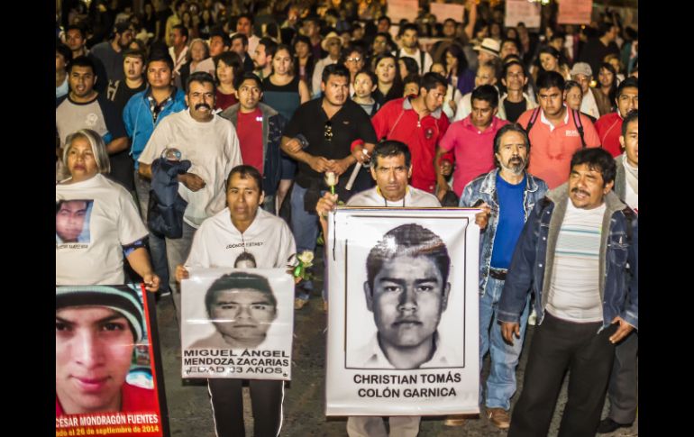 Los familiares exigen el regreso con vida de los jóvenes de la Normal Rural 'Raúl Isidro Burgos'. EL INFORMADOR / ARCHIVO