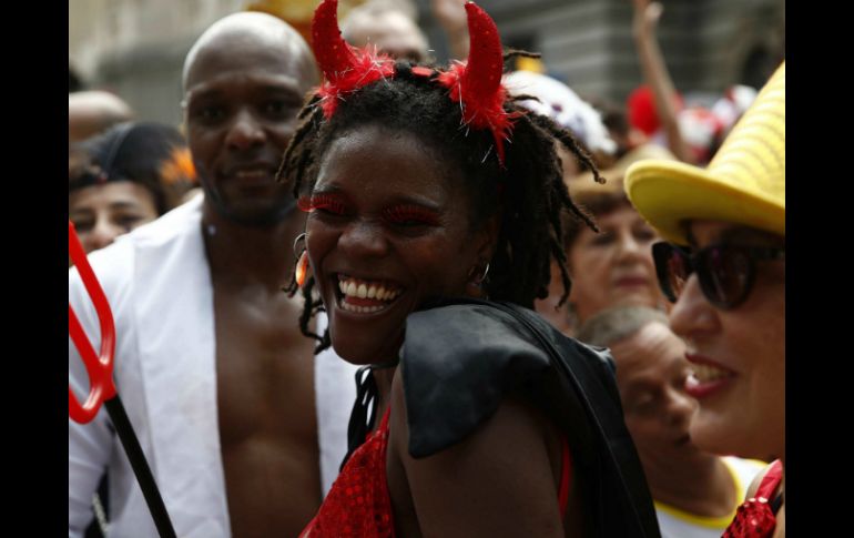 El desfile de Mujeres con Rizos es una de las fiestas que encienden a Río de Janeiro en las semanas previas al carnaval. EFE / M. Sayão