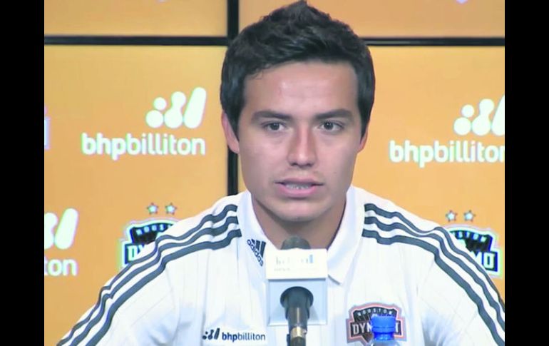 En la MLS. Erick Torres fue presentado ayer a la afición del Dynamo en Houston. ESPECIAL /  Houston Dynamo