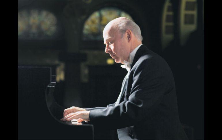 'Russian Recital', compuesto por cuatro piezas de compositores rusos, será presentado por el pianista mexicano este 10 de febrero. ESPECIAL / T. Rosenberg