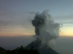 Dicha exhalación, de color gris, tiene una dirección vertical; sin riesgo para la población. TWITTER / ‏@PCJalisco