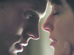 Protagonistas. Dakota Johnson (Anastasia Steele) y Jamie Dornan (Christian Grey). ESPECIAL / cincuentasombrasdegrey-pelicula.com