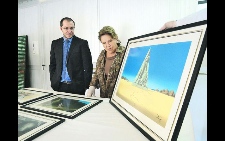 De museo. Algunas de las obras de arte que la Policía brasileña confiscó, entre ellas cinco grabados del español Salvador Dalí. EFE /