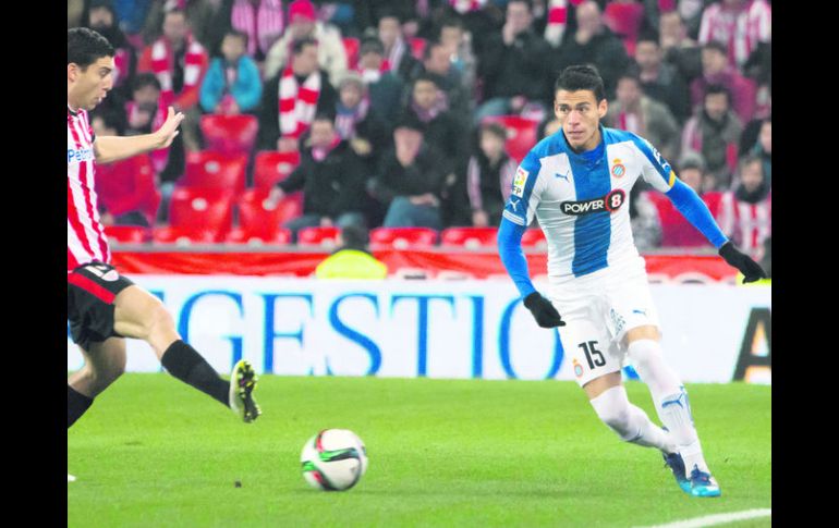 El central mexicano del Espanyol, Héctor Moreno (15), disputó todo el encuentro ayer en La Catedral del futbol español. MEXSPORT /  T. Berruezo