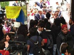 Los estudiantes plantean además demandas de sus escuelas y estado de instalaciones. SUN / M. León