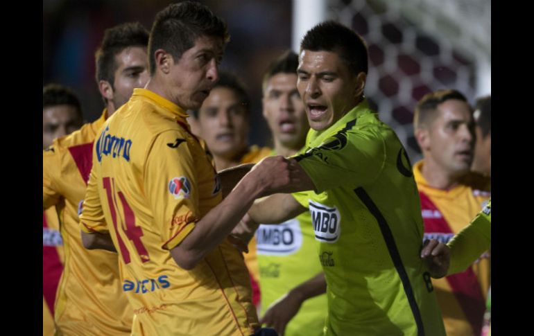 El acto ocurrió el pasado viernes en el partido entre Monarcas y Águilas en Morelos que terminó 2-2. MEXSPORT / ARCHIVO