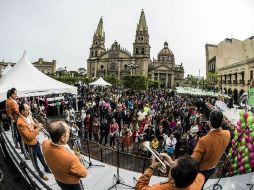 Guadalajara celebró ayer el 473 Aniversario de su fundación. Con mariachis y chocolate, cientos de tapatíos le cantaron Las Mañanitas. EL INFORMADOR / A. Hernández