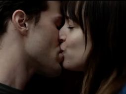 El filme protagonizado por Jamie Dornan y Dakota Johnson causó gran revuelo en los cines de todo el mundo. YOUTUBE /  universalpicturesmx