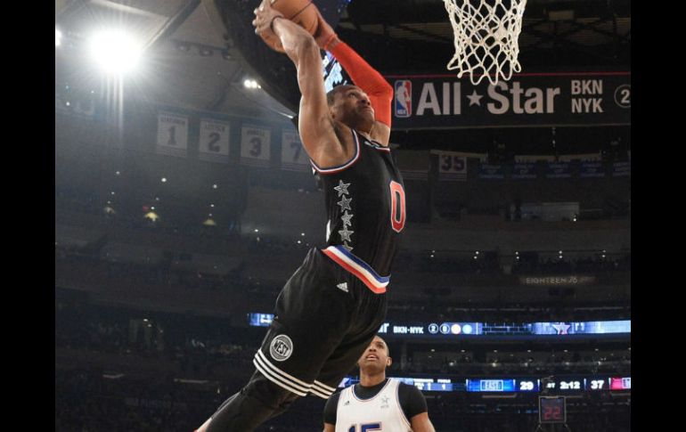 El base del Thunder de Oklahoma City, Russell Westbrook se robó el espectáculo y anotó 41 puntos. EFE / B. Donnan