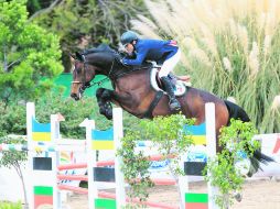 Jaime Azcárraga, montando 'Antón', conquistó el Gran Premio Guadalajara Country Club 2015 de obstáculos a 1.50 metros. EL INFORMADOR / M. Vargas