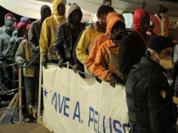 Según AI, la llegada de refugiados e inmigrantes continuará aumentando a medida que Libia ''se sume cada vez más en la violencia''. EFE / P. Claudio