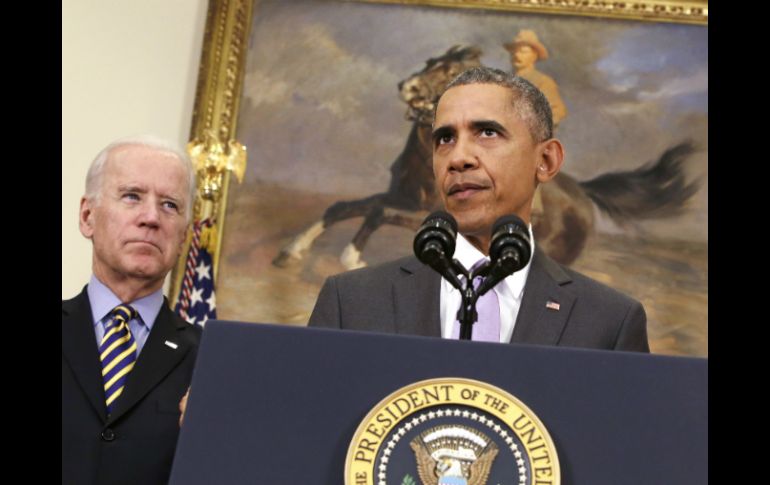 Barack Obama y el vicepresidente Joe Biden hablan en la Casa Blanca sobre los ataques del Estado Islámico. AP / ARCHIVO