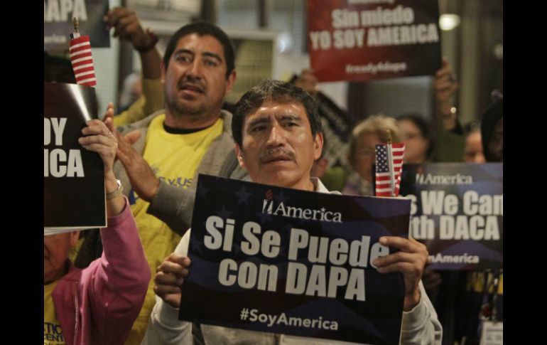 Activistas se manifiestan a favor de los programas migratorios DACA y DAPA en Houston, Texas, a pesar de la suspensión. AP / M.Phillip