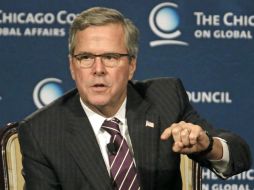 Durante el Consejo de Asuntos Globales de Chicago, Jeb Bush se deslindó de los puntos de vista de su hermano y padre. AP / M. Spencer