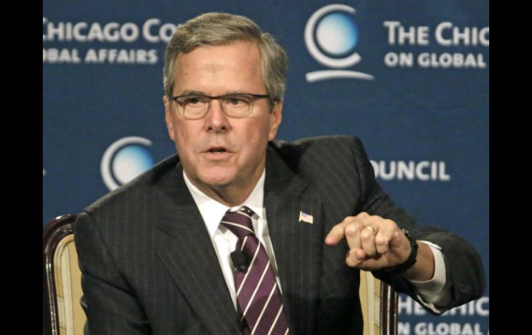 Durante el Consejo de Asuntos Globales de Chicago, Jeb Bush se deslindó de los puntos de vista de su hermano y padre. AP / M. Spencer